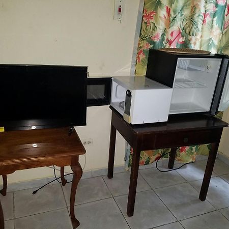 Tropical Court Hotel 蒙特哥贝 外观 照片