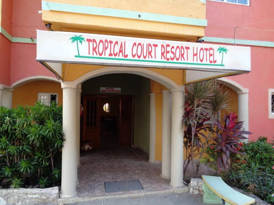 Tropical Court Hotel 蒙特哥贝 外观 照片